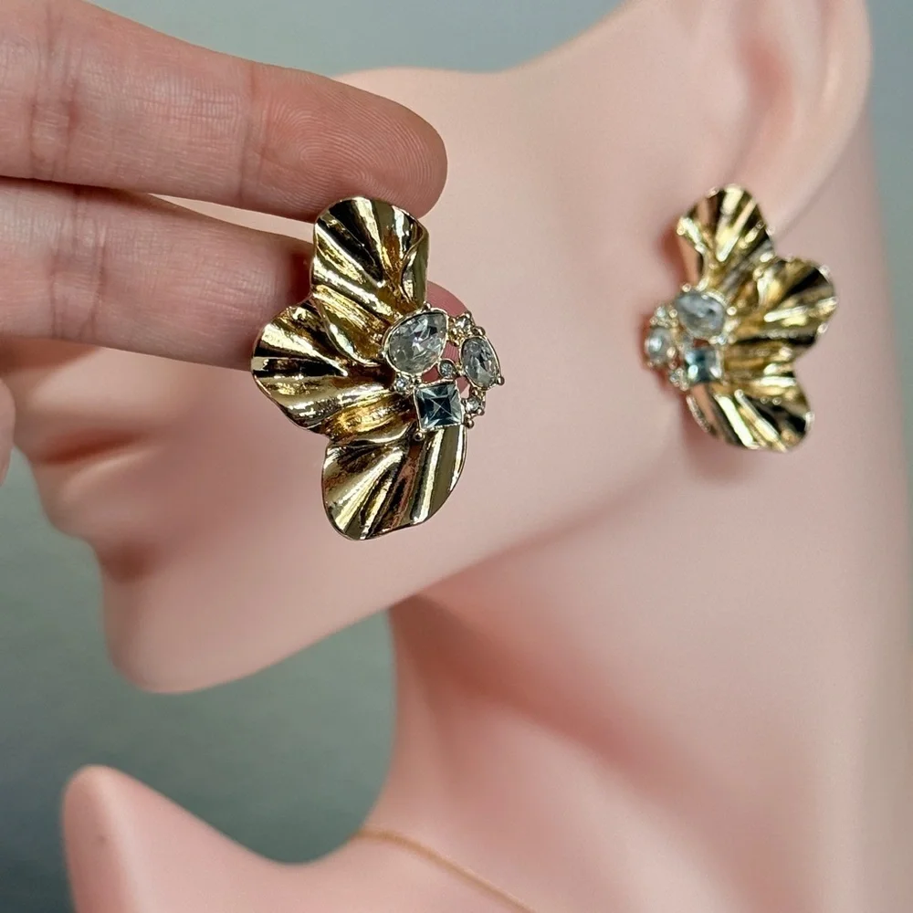 ⚜️Elegant Gold Floral Design Earrings With Cubic Zirconia